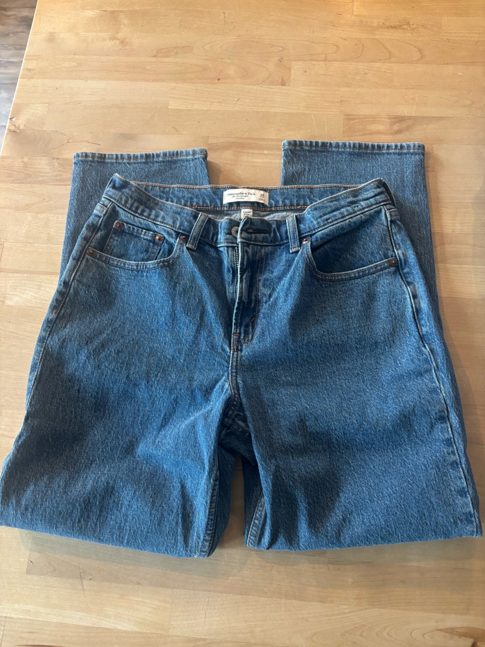 Abercrombie & Fitch Women’s Curve Love 90s Straight Mid Rise Jeans